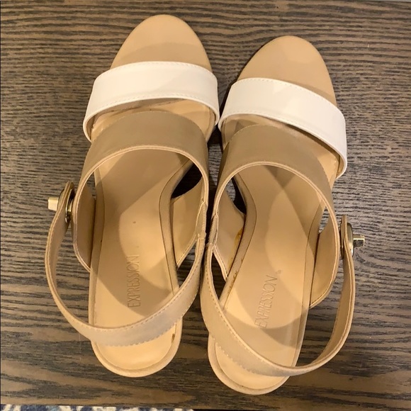 Expression nude and white pumps - Picture 4 of 5